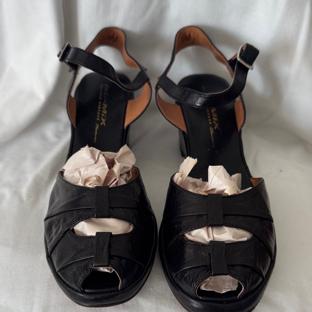 RE-MIX Elegant Black Women's Sandals SIZE 9